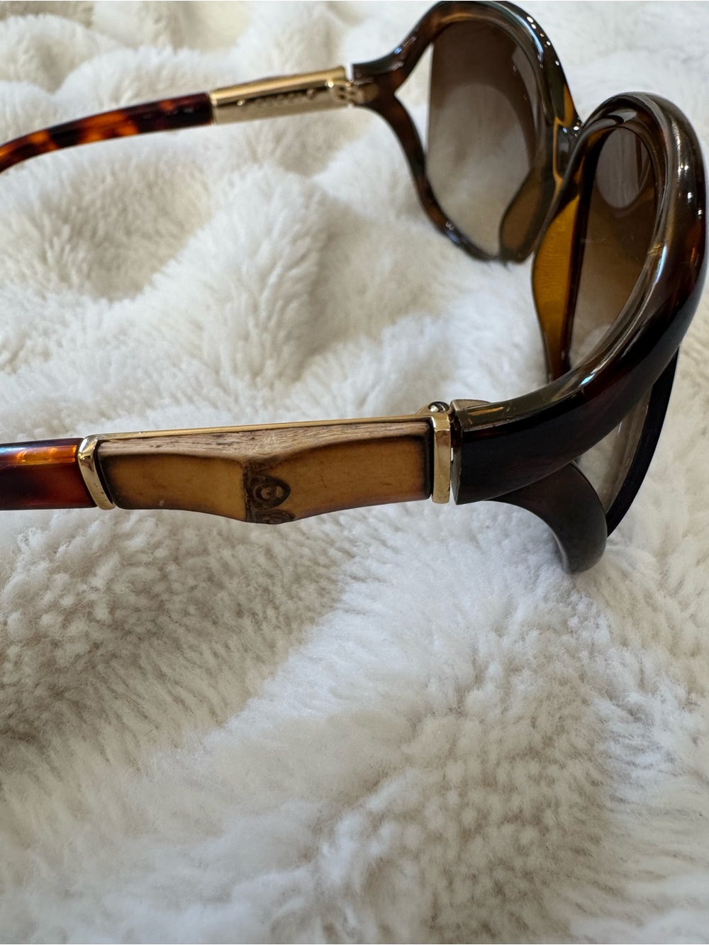 Gucci Women’s Tortoiseshell Brown Gradient Sunglasses with Bamboo Accents - Picture 5 of 11